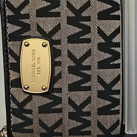NWOT Michael Kors Wristlet - Picture 2 of 5